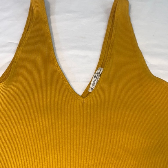New!🌟 Express Ribbed Yellow V Tank Size Large - Picture 3 of 7